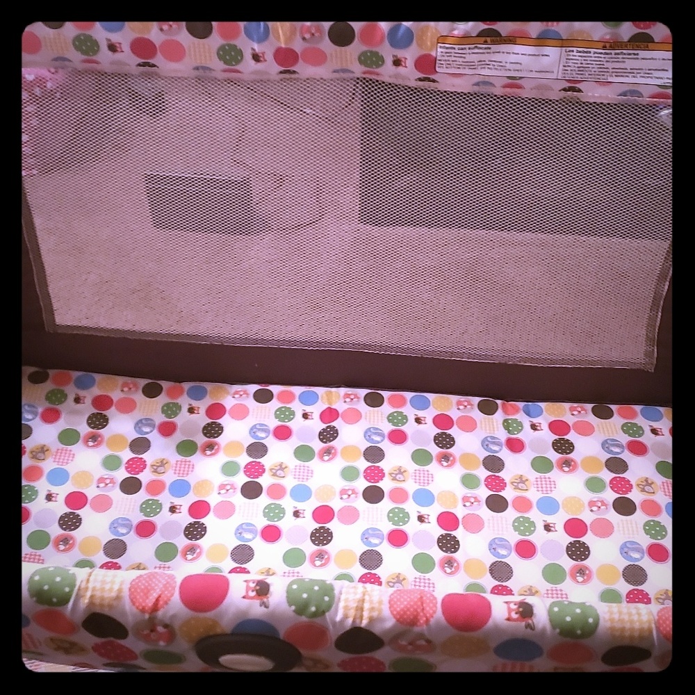 Graco travel crib